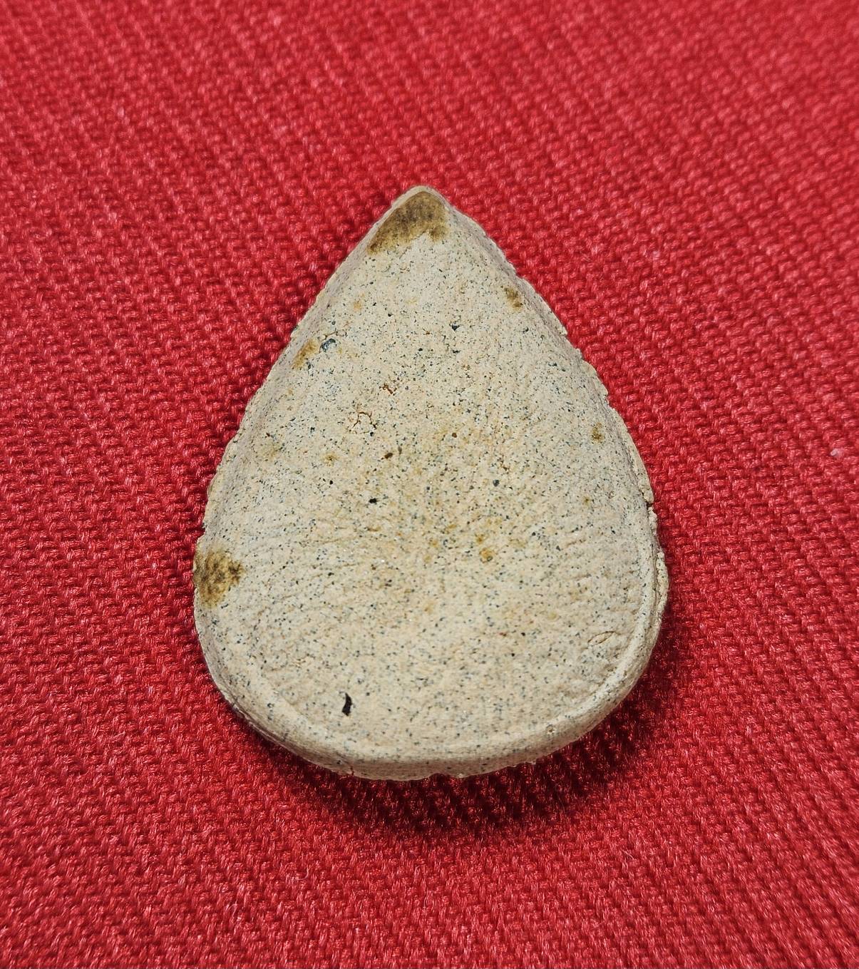 * "พระผงเกศ พิมพ์หยดน้ำ หลวงพ่อวัดไร่ขิง "รุ่นพิเศษ"..."ผงเกศชุกชี กระเบื้องโบสถ์" วัดไร่ขิง ต.ไร่ขิง อ.สามพราน จ.นครปฐม..!