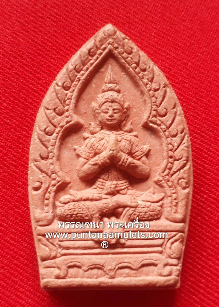 พระขุนแผนร่ายเวทย์ หลวงปู่จอม วัดบ้านดอนดู่ จ.อำนาจเจริญ..."เนื้อมหาว่านพิเศษ ผสมว่านพญาไก่แดง สีแดง / กรรมการ" "องค์ที่ 4."