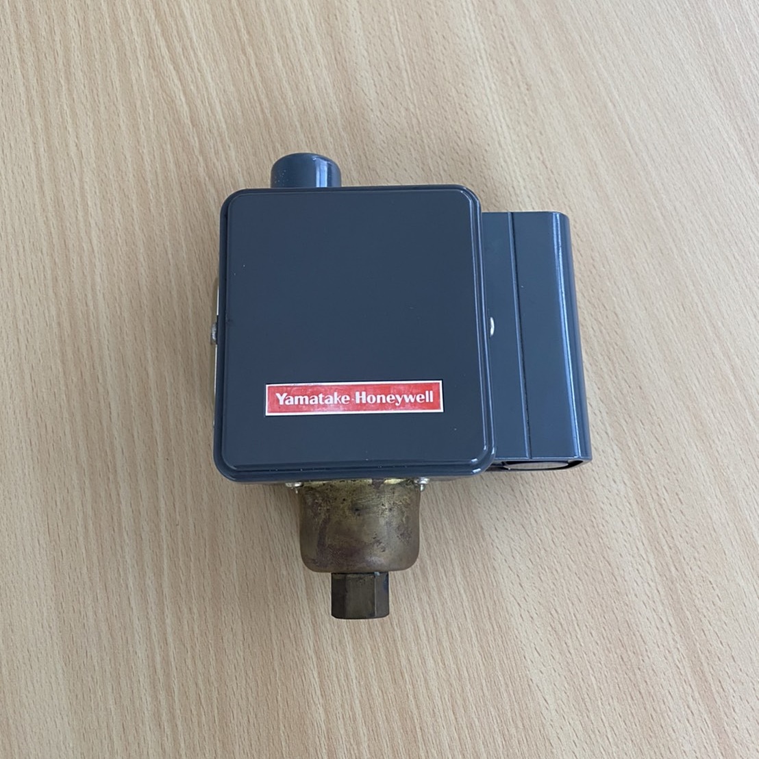 Pressure Controller – YAMATAKE HONEYWELL รุ่น L91B 1316