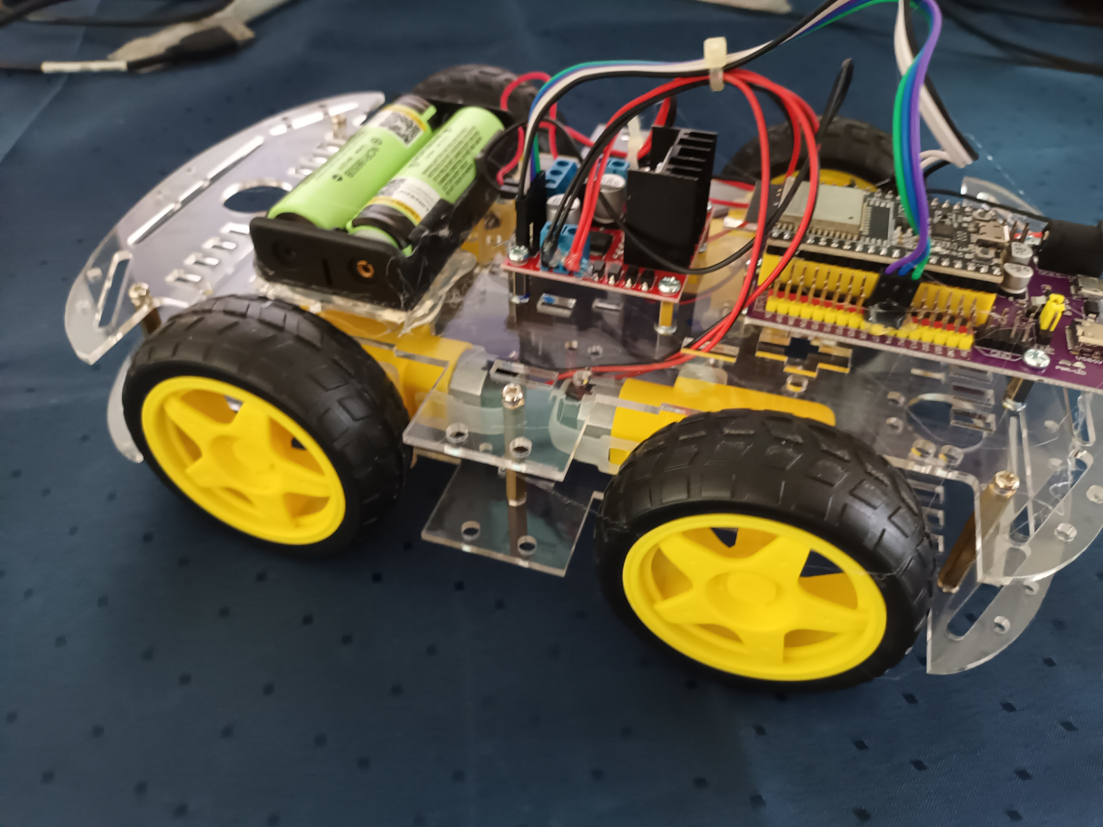 ชุดคิท หุ่นยนต์ ESP32 3in1 บังคับผ่าน Bluetooth / WIFI / อินเตอร์เน็ต