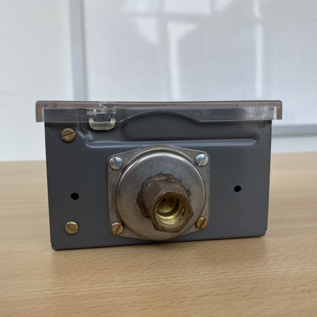 Pressure Controller ยี่ห้อ HONEYWELL รุ่น L404A 1370