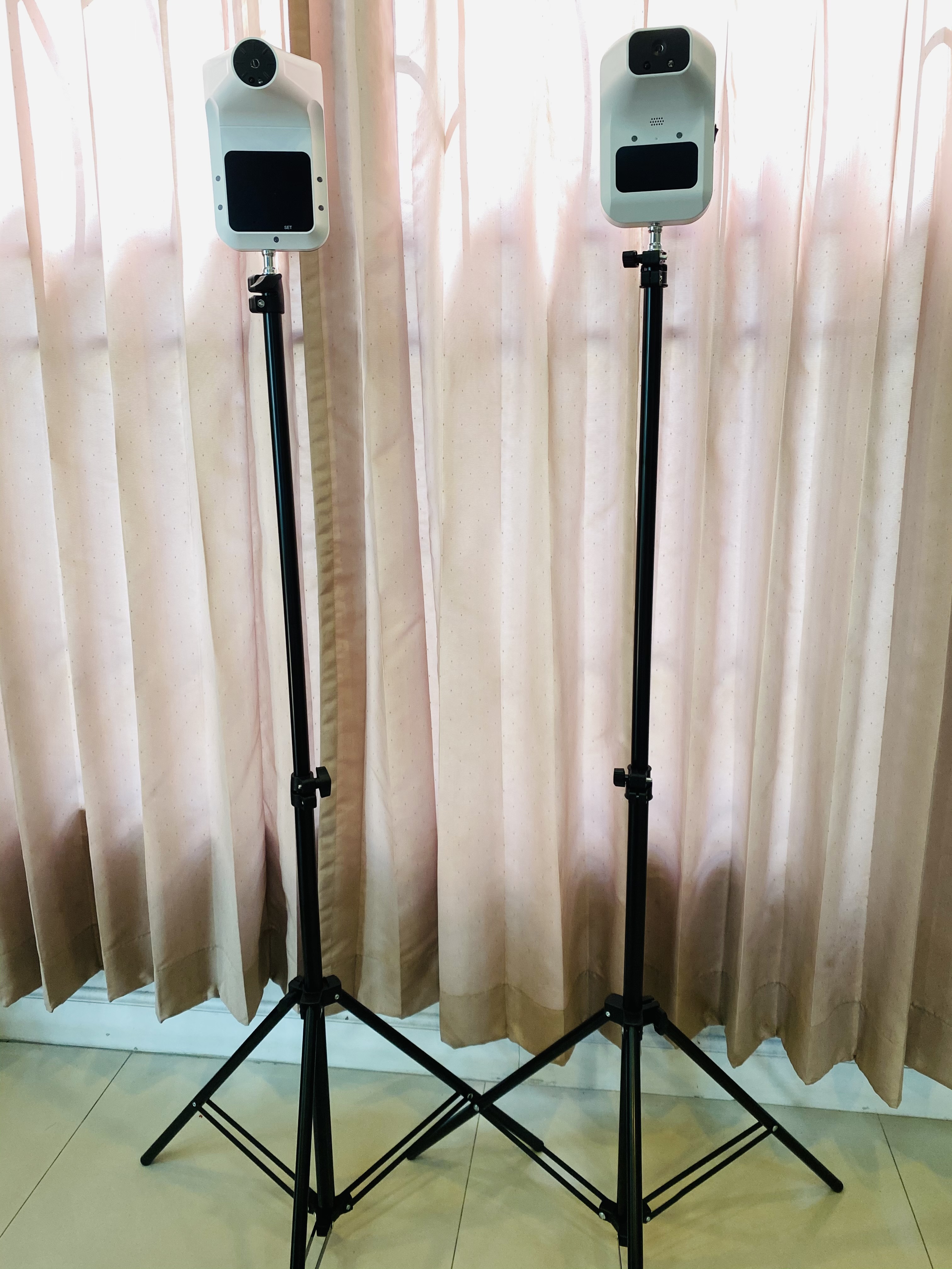 เครื่องวัดอุณหภูมิแบบอินฟาเรด พร้อมขาตั้งและอุปกรณ์ครบชุด