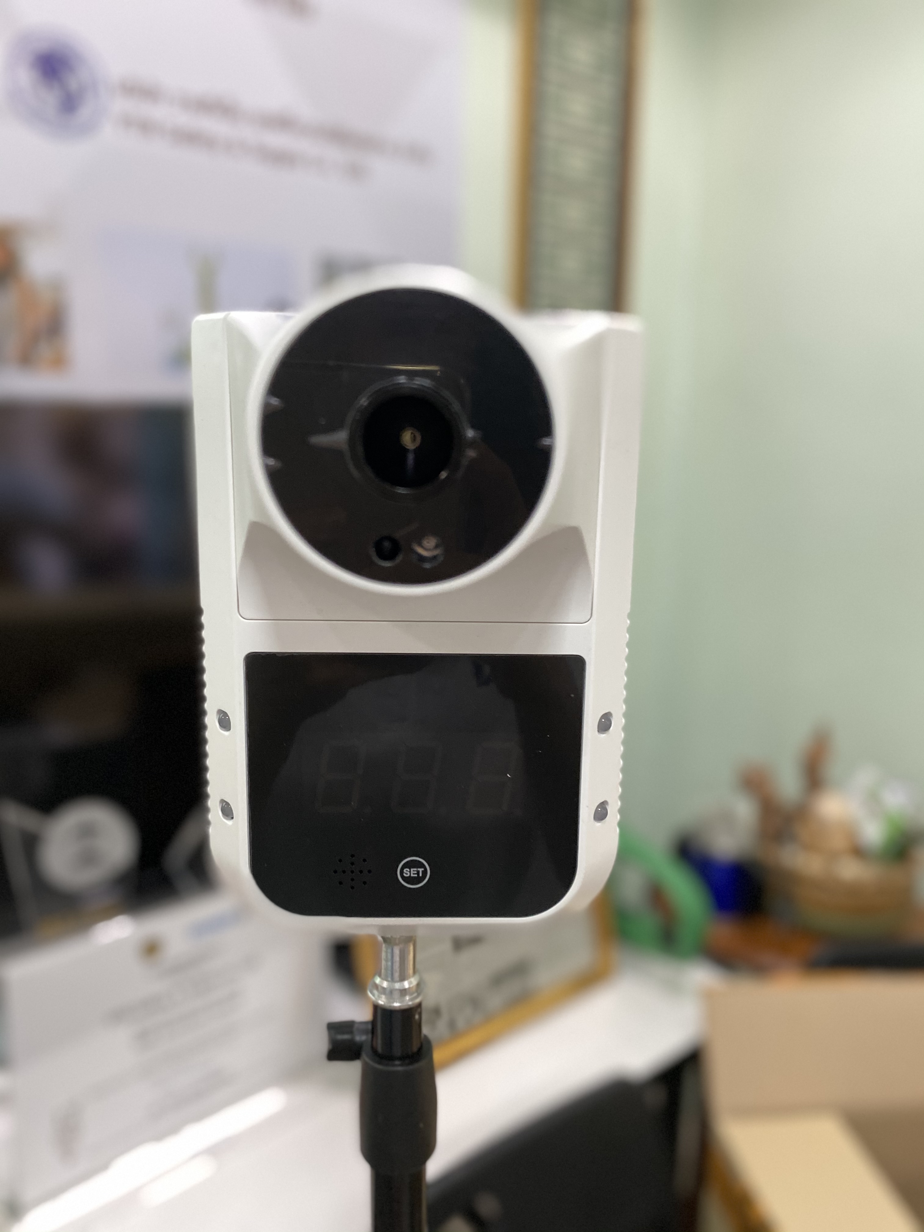 เครื่องวัดอุณหภูมิแบบอินฟาเรด พร้อมขาตั้งและอุปกรณ์ครบชุด