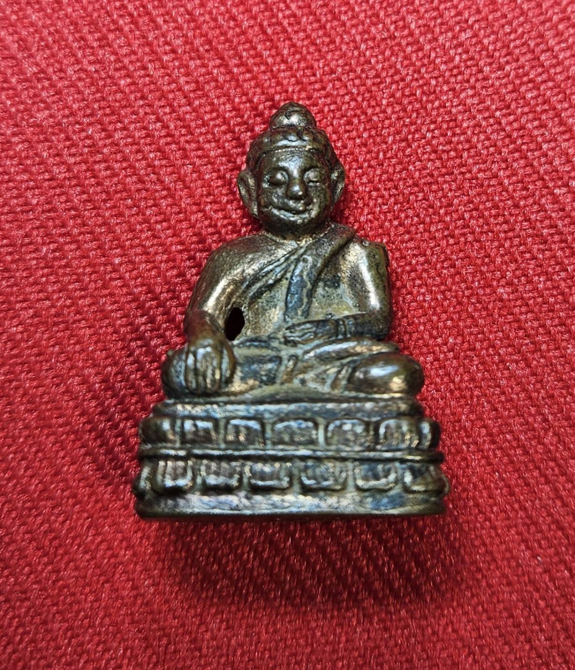 * "พระชัยวัฒน์ "เจริญทรัพย์" หลวงพ่อเจริญ มุนิจารี วัดจันเสน ต.จันเสน อ.ตาคลี จ.นครสวรรค์ ปี พ.ศ. 2553..! "เนื้อนวโลหะ" (ตอกโค๊ต "จันเสน" ที่ใต้ฐาน ขององค์พระ กำกับ)..."สภาพสวยสมบูรณ์ดั้งเดิม...สวยมากๆ...สวยเดิมๆ...