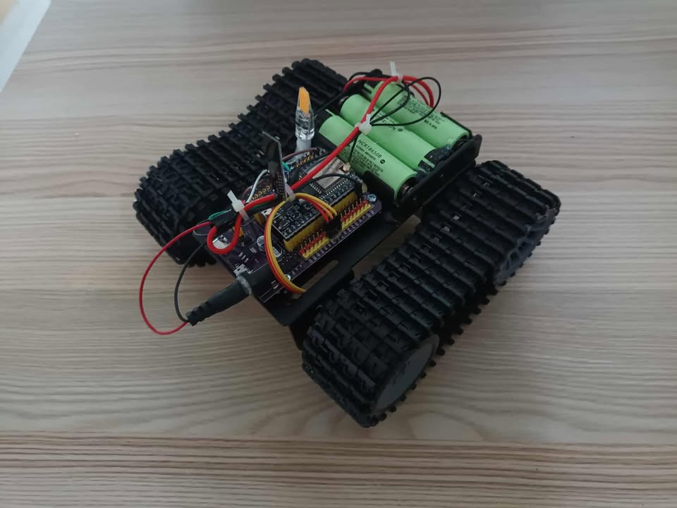 ชุดคิท หุ่นยนต์ตีนตะขาบ ESP32 บังคับด้วย แอพบลูทูธ BlueDuino