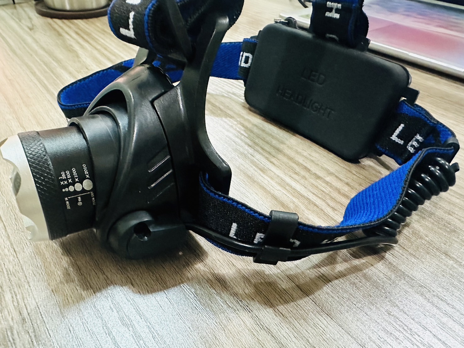 ไฟฉายคาดศรีษะ LED แสงสีขาว ซูมได้ ชาร์จไฟได้ในตัว