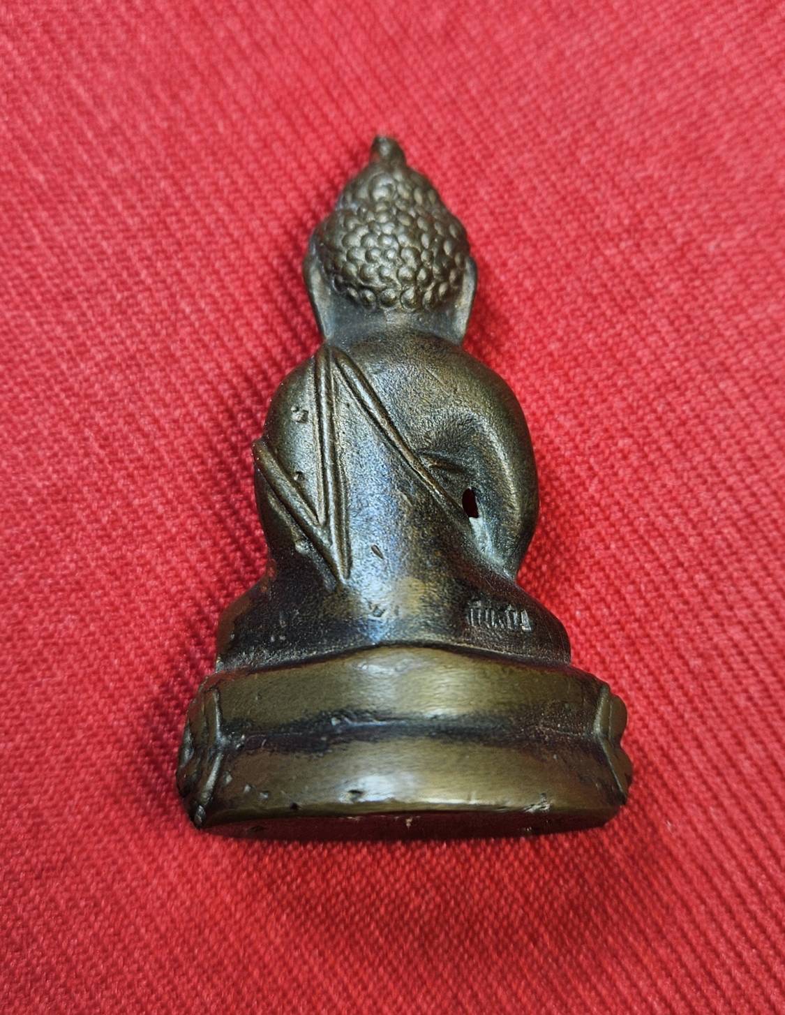 * "พระกริ่งรุ่นแรก หลวงพ่อเจริญ มุนิจารี วัดจันเสน ต.จันเสน อ.ตาคลี จ.นครสวรรค์..! "เนื้อนวโลหะ" (ก้นจาร)...(ตอกโค๊ต "จันเสน" กำกับ)..."สภาพสวยสมบูรณ์ดั้งเดิม...สวยมากๆ...สวยเดิมๆ...ไม่ผ่านการใช้...หายากมากแล้ว..!"