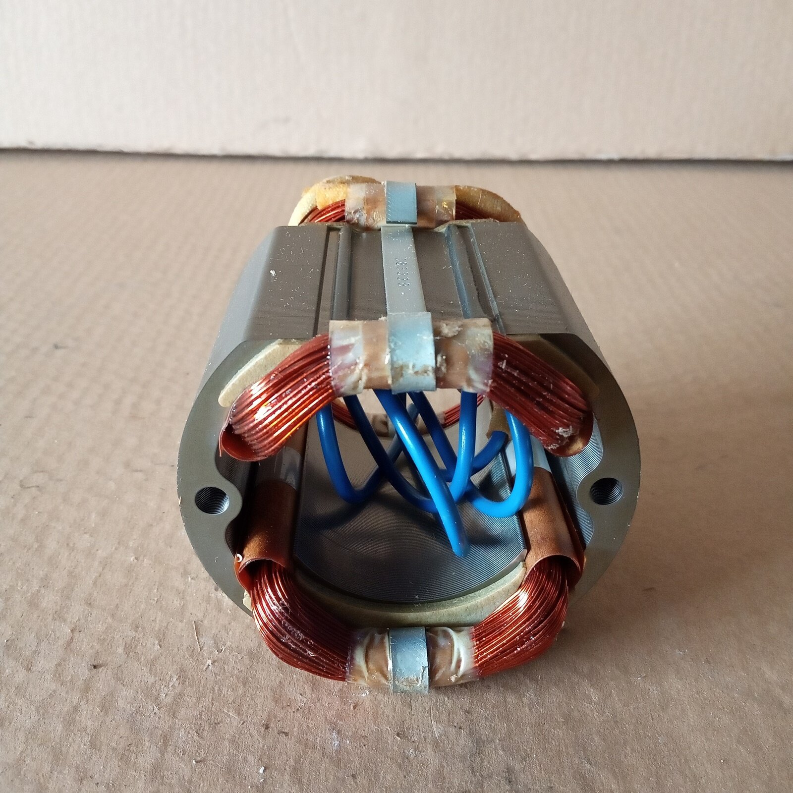 ฟิลคอยล์ สกัดคอนกรีต MAKITA รุ่น HM1301