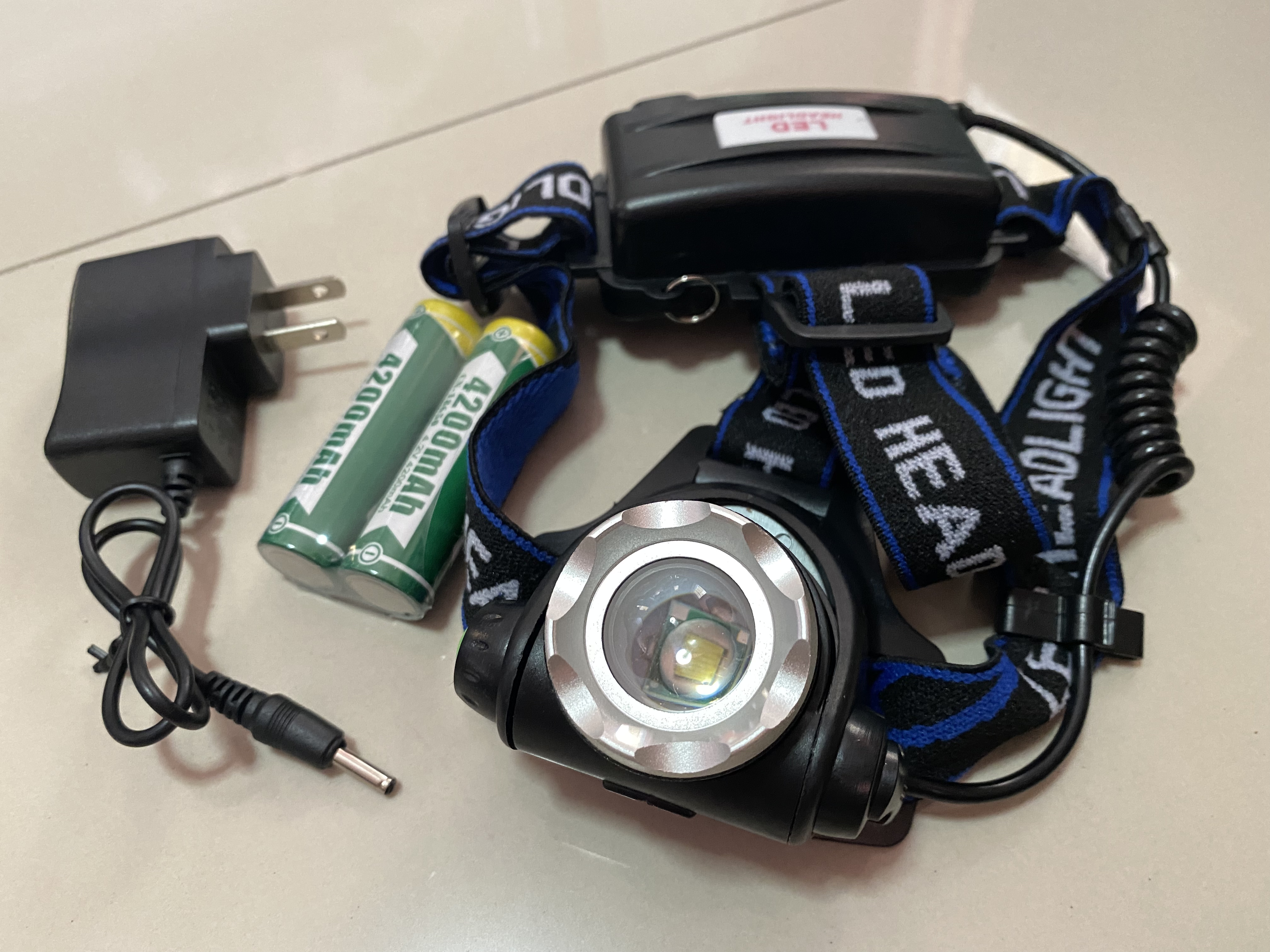 ไฟฉายคาดศรีษะ LED แสงสีขาว ซูมได้ ชาร์จไฟได้ในตัว