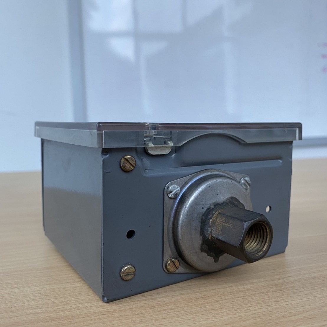 Pressure Controller ยี่ห้อ HONEYWELL รุ่น L604A 1185