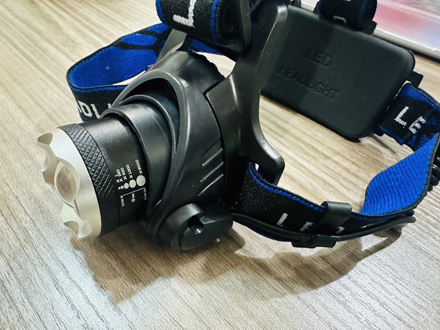 ไฟฉายคาดศรีษะ LED แสงสีขาว ซูมได้ ชาร์จไฟได้ในตัว