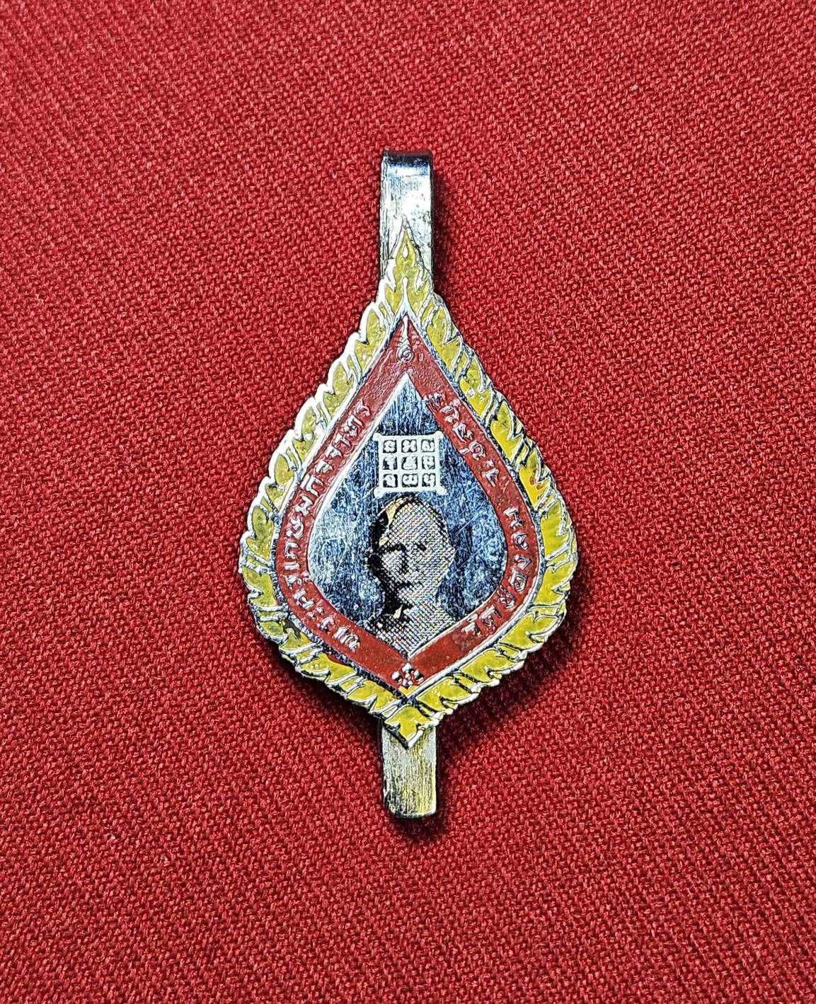 * "แหนบเก่าลงยา หลวงพ่อไว (พระครูเกษมกิจจาทร) วัดช่องลม ต.บางทราย อ.เมือง จ.ชลบุรี..! "หลวงพ่อไว" ท่านเป็นพระสงฆ์ ที่มีความศักดิ์สิทธิ์มากๆ เมื่อครั้งพิธีประชุมเพลิงสรีระสังขารของท่าน...ปรากฎว่า สรีระสังขารของท่าน และจีวร ที่ครองสรีระสังขาร