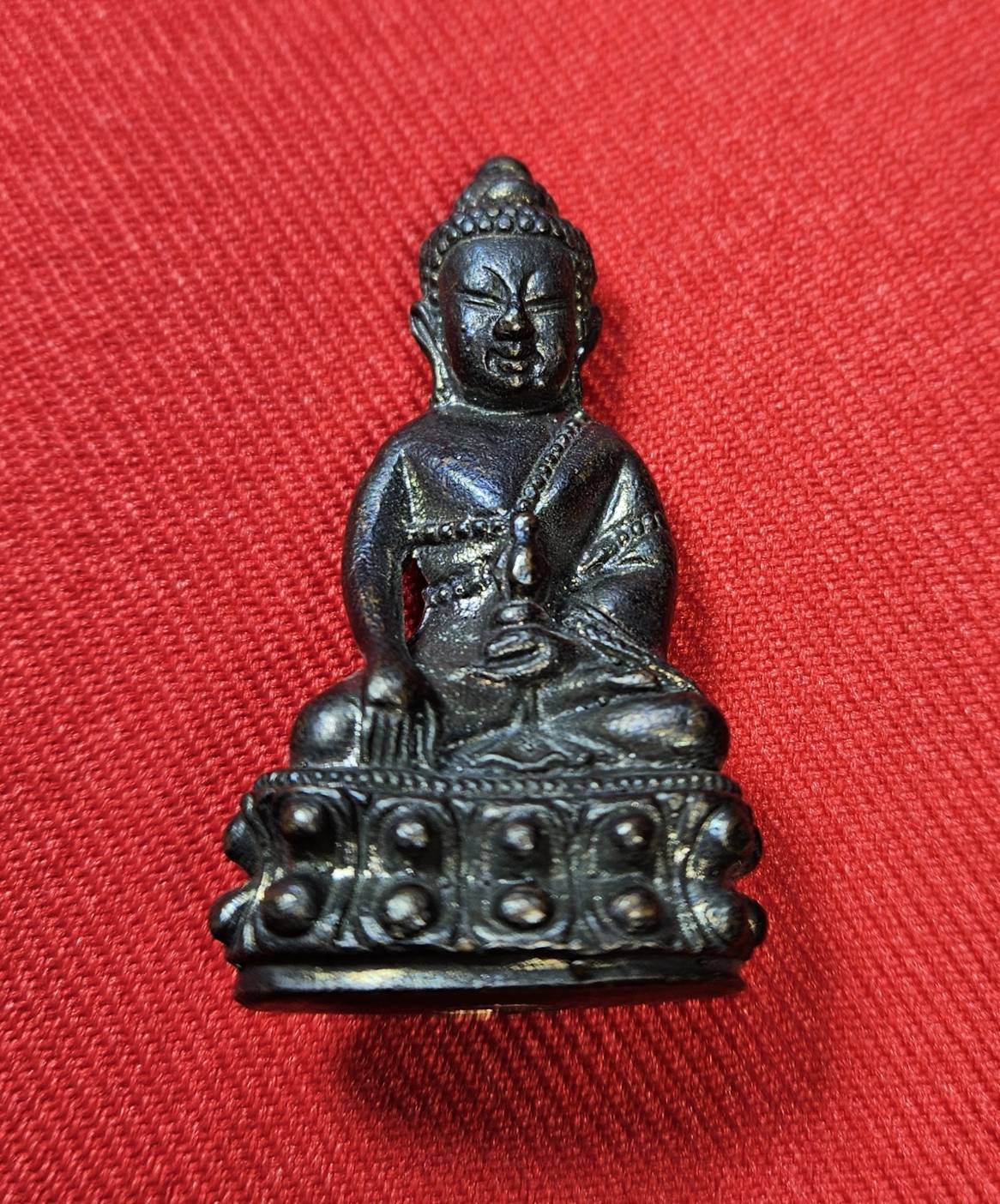 * "พระกริ่งรุ่นแรก หลวงปู่ครูบาสิงห์แก้ว อตฺถกาโม (ครูบาเบิกฟ้า) วัดปางกอง ต.ห้วยแก้ว อ.แม่ออน จ.เชียงใหม่ 4 ตุลาคม พ.ศ. 2552..! "เนื้อทองแดงรมดำ" (ตอกโค๊ต ตัว "ก" ที่ใต้ฐาน ขององค์พระ)...(ที่ด้านหลัง ขององค์พระ เลเซอร์โค๊ต-หมายเล