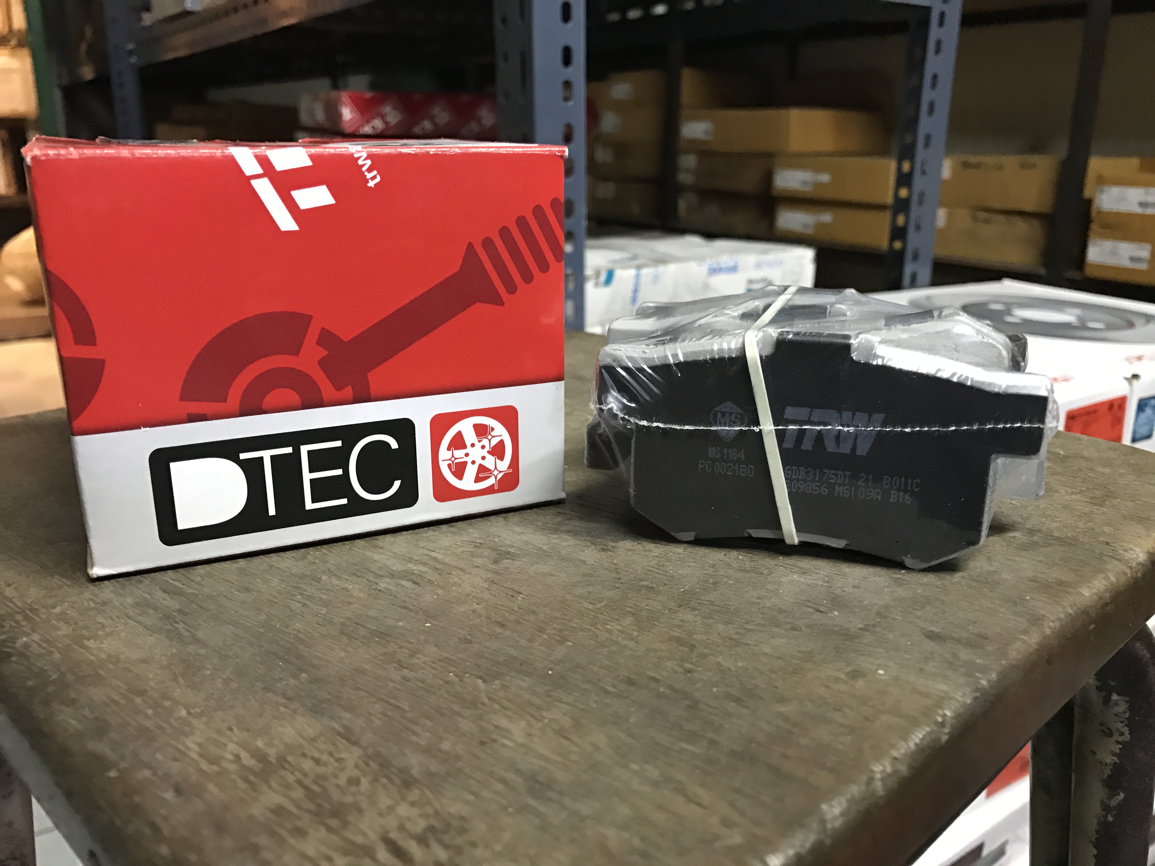 ผ้าเบรค หลัง TRW - Honda Civic 1.7 และ 2.0 Dimention ปี 2000-2005 DTEC