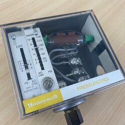 Pressure Controller ยี่ห้อ HONEYWELL รุ่น L604A 1185