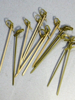 ไม้จิ้มคอกเทลหัวม้วน 10 cm.