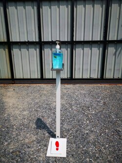 อุปกรณ์จ่ายแอลกอฮอล์แบบเท้าเหยียบ วัสดุเหล็กพ่นสีอบอย่างดี (A)