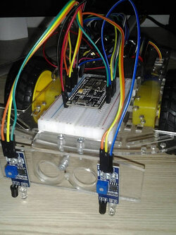 ชุดคิท หุ่นยนต์เดินตามเส้น ESP8266 NodeMCU V2