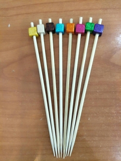 ไม้จิ้มหัวลูกเต๋าเล็ก ขนาด 12.5 cm.